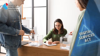 Jeunes dans bureau de vote et sigle DSA à droite