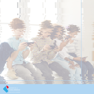 Enfants abosrbés par leurs téléphones portables