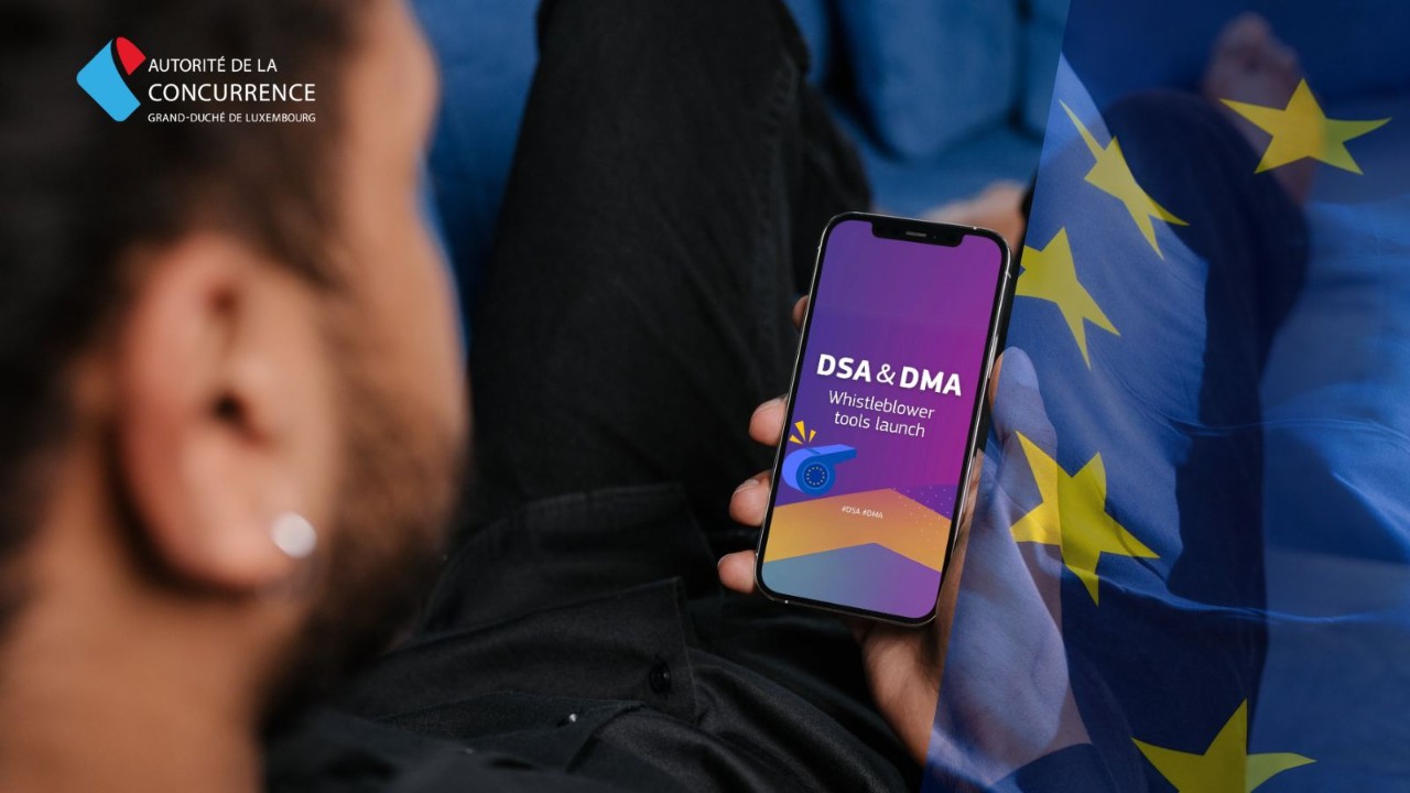 Homme consultant son téléphone